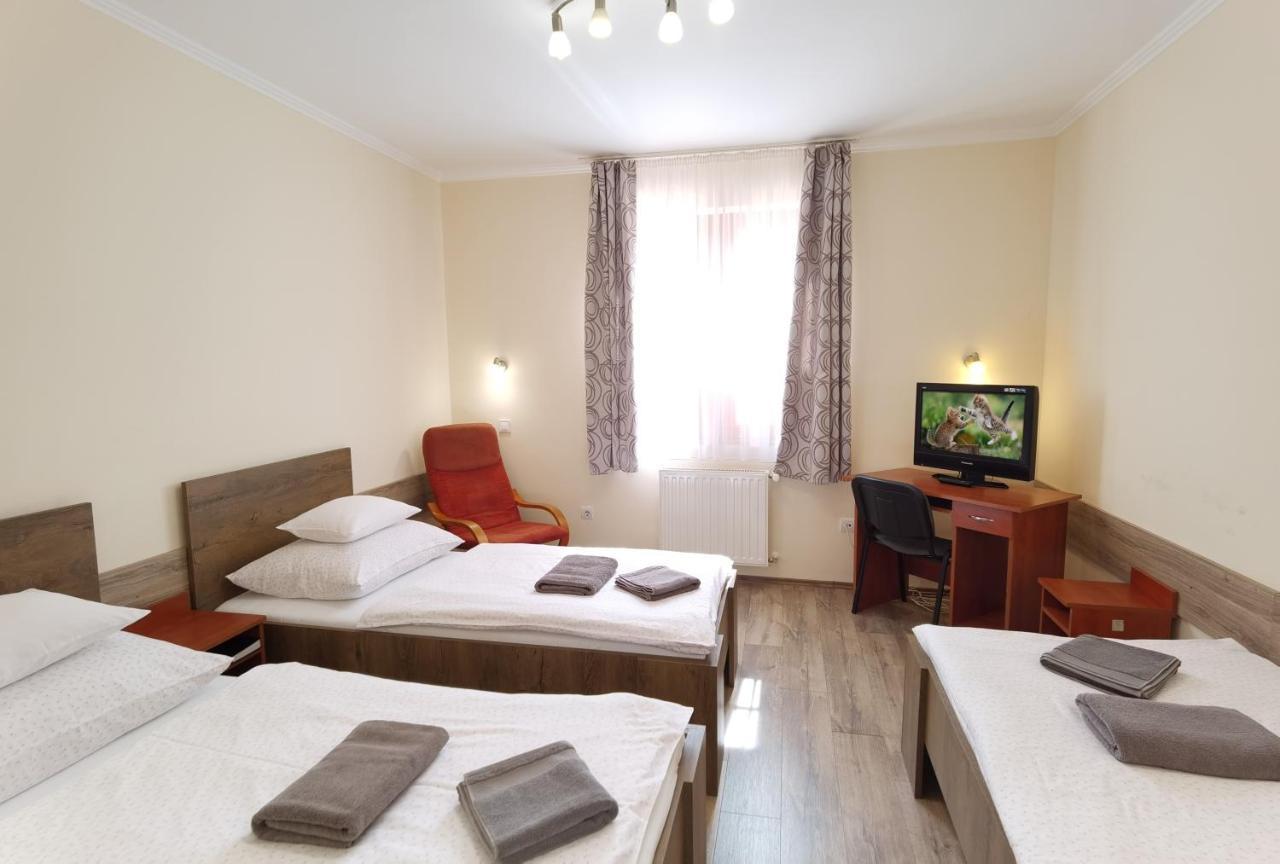 Bed and Breakfast Kamilla Panzio Es Rendezvenyhaz Balmazújváros Exterior foto