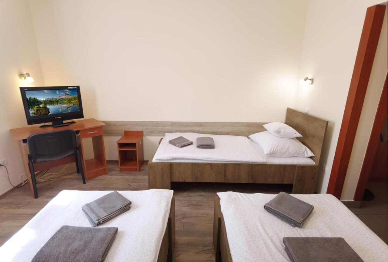 Bed and Breakfast Kamilla Panzio Es Rendezvenyhaz Balmazújváros Exterior foto