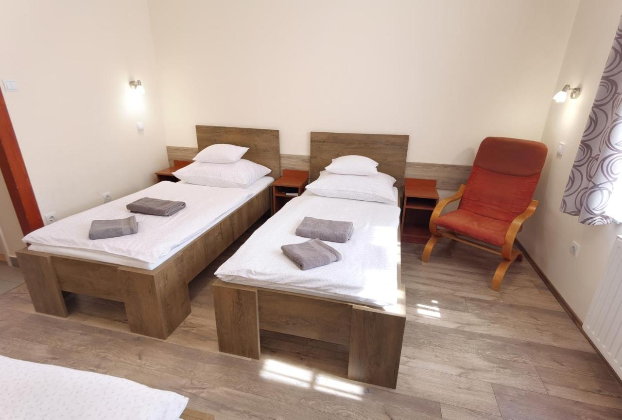 Bed and Breakfast Kamilla Panzio Es Rendezvenyhaz Balmazújváros Exterior foto